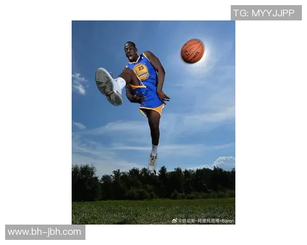 字母哥足球场上驰骋高清壁纸展示,尽显力量与技巧的完美结合 字母哥足球场上驰骋高清壁纸展示,尽显力量与技巧的完美结合